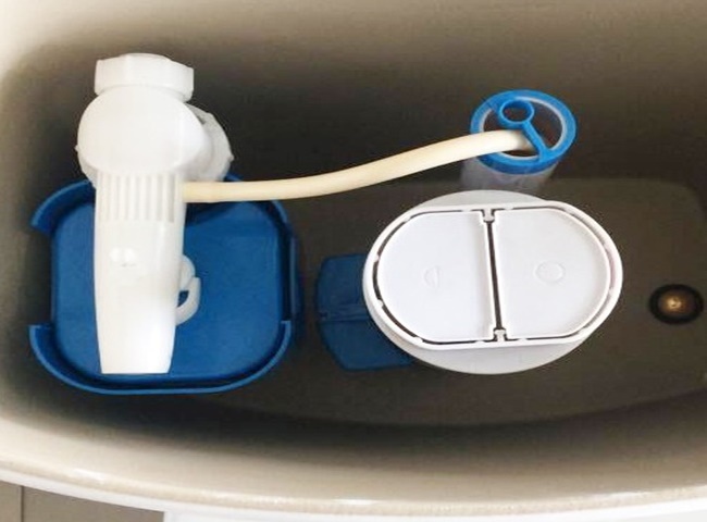 Dấu hiệu nhận biết bồn cầu bị nghẹt hơi